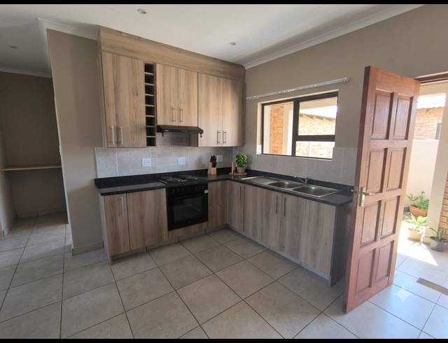 2 BEDROOM TOWNHOUSE RENTED IN RIVERSDALE